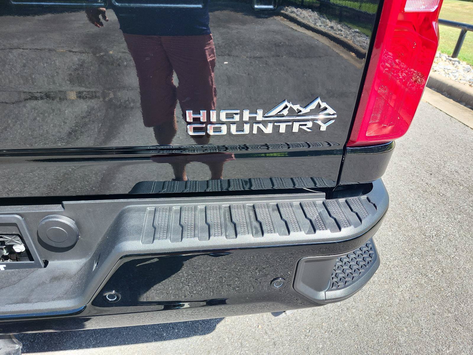 Used 2024 Chevrolet Silverado 3500 High Country w/ High Country Premium Package AWD/4WD image 5