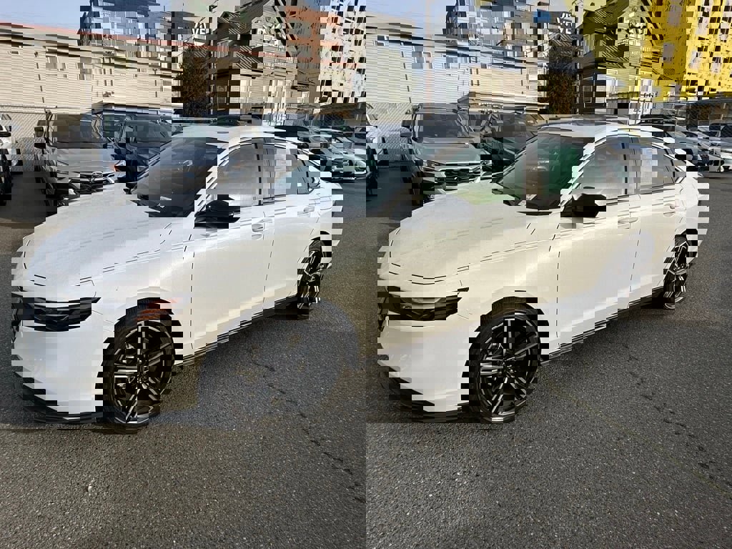 Used 2024 Honda Accord Sport image 3