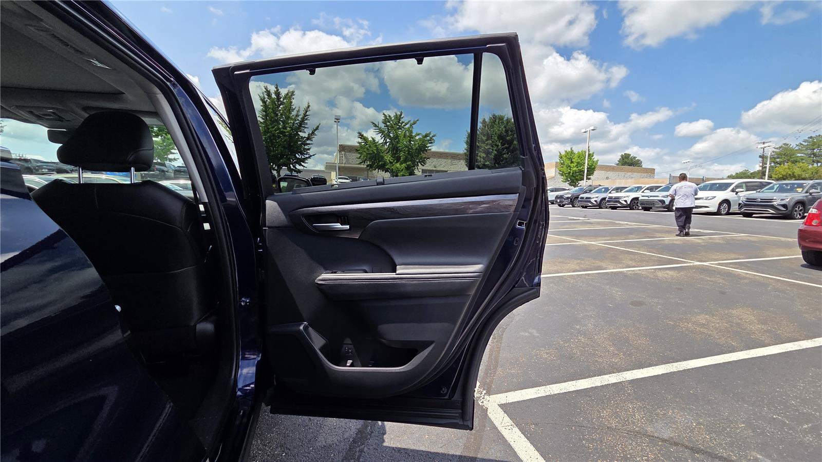 Used 2023 Toyota Highlander Platinum AWD/4WD image 36