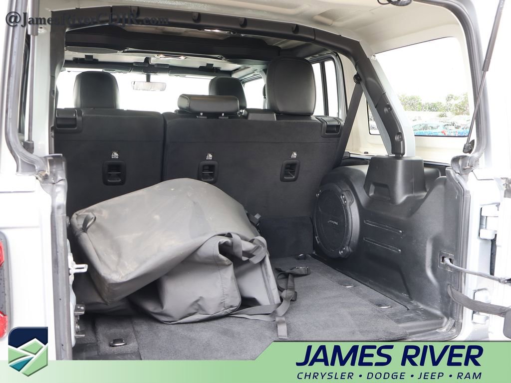 Used 2023 Jeep Wrangler Unlimited Rubicon 4xe w/ Cold Weather Group AWD/4WD image 15