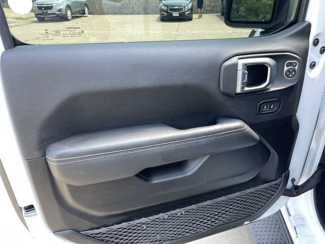 Used 2023 Jeep Wrangler Unlimited Sahara w/ Cold Weather Group AWD/4WD image 10
