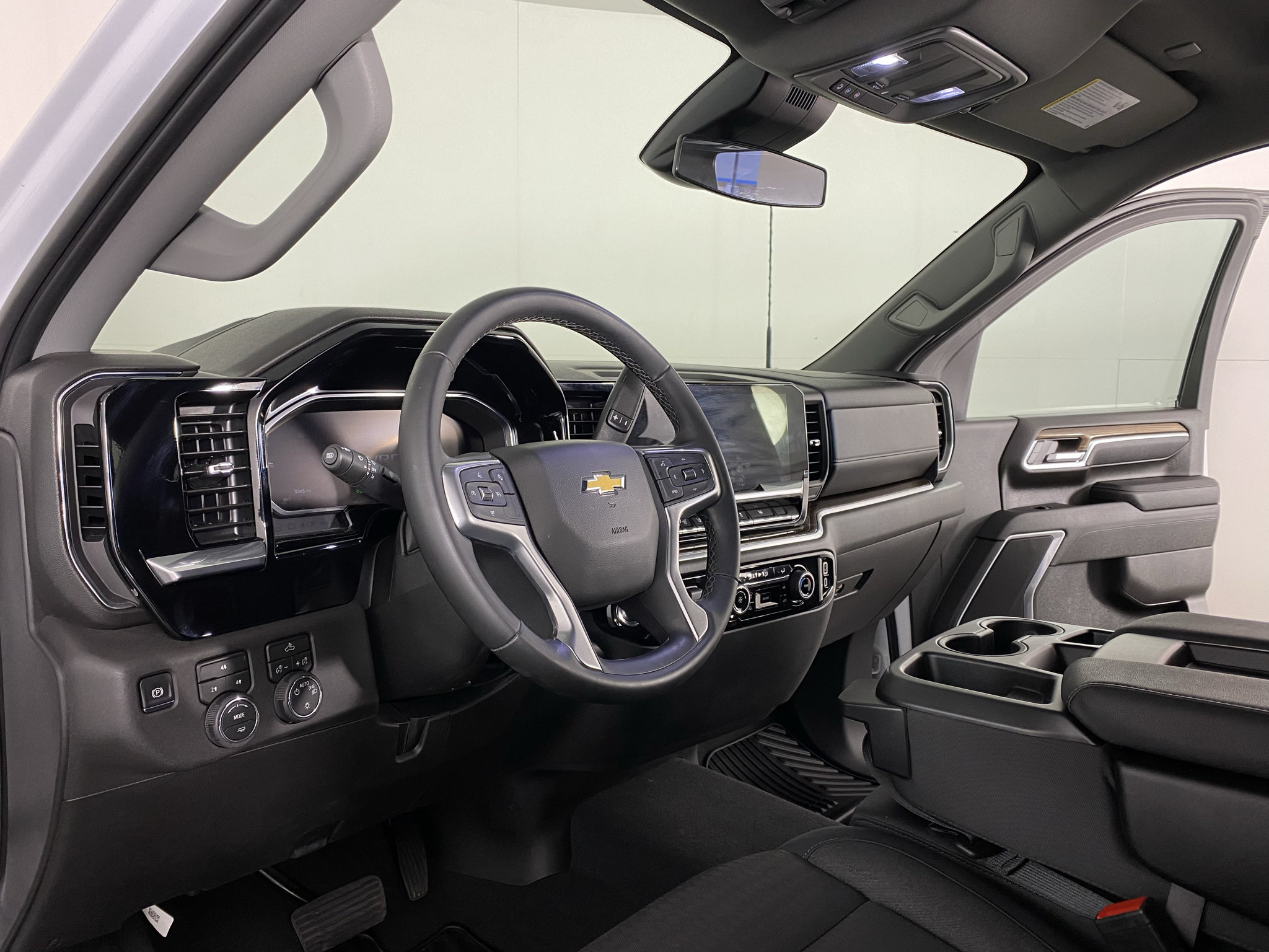 Used 2026 Chevrolet Silverado 2500 LT AWD/4WD image 2