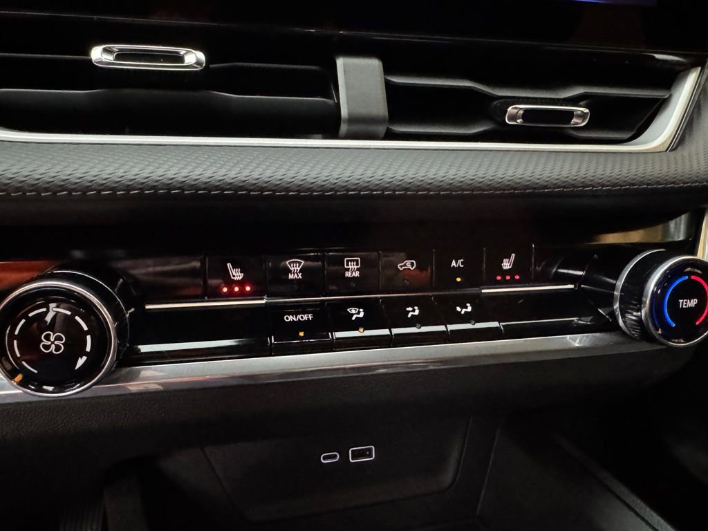 Used 2025 Chevrolet Equinox LT w/ Midnight Edition image 22