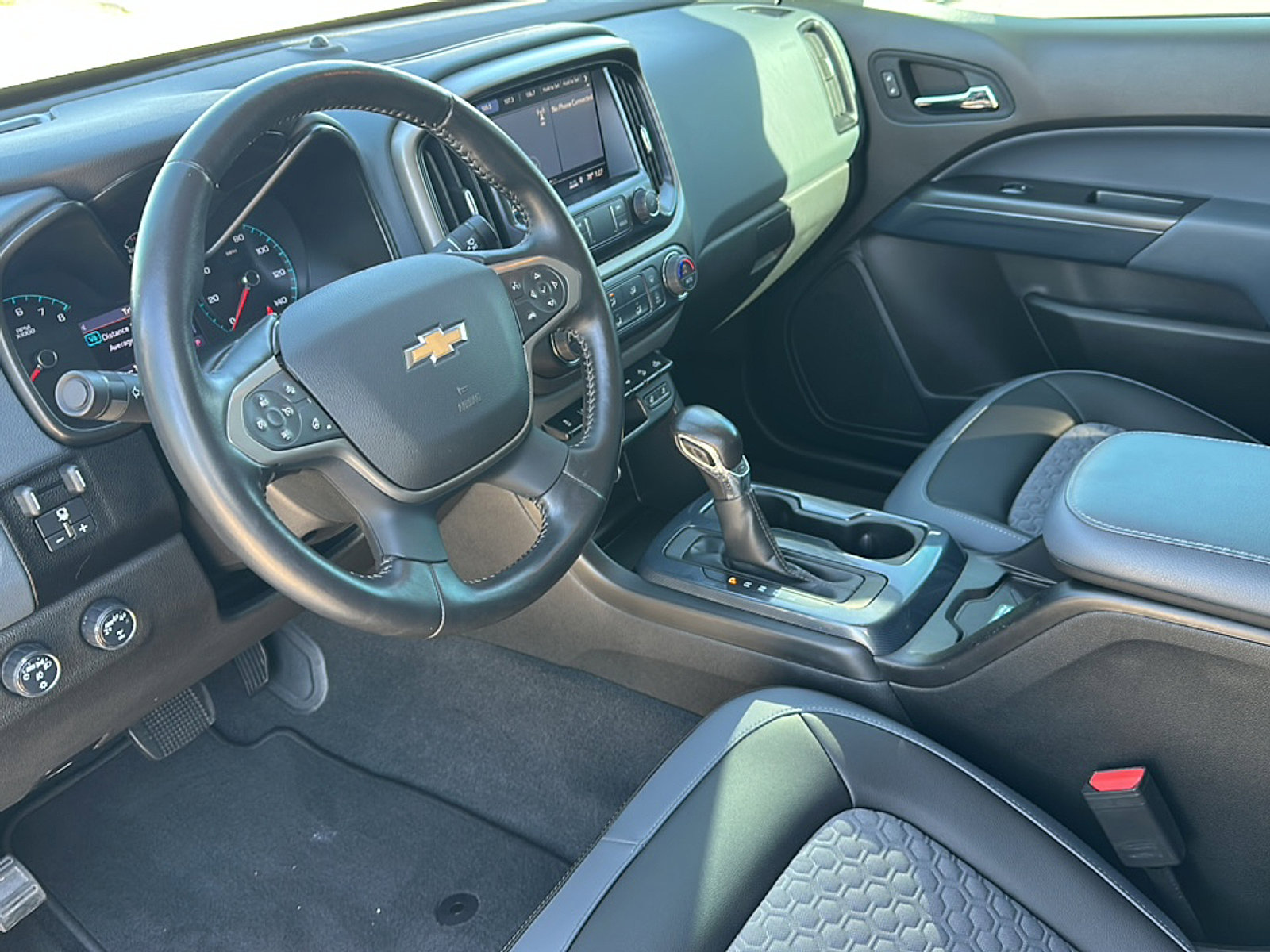 Used 2022 Chevrolet Colorado Z71 w/ Safety Package image 12