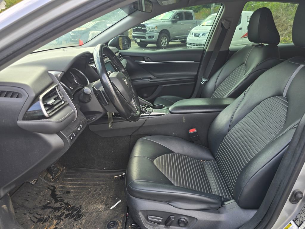 Used 2019 Toyota Camry SE FWD image 4
