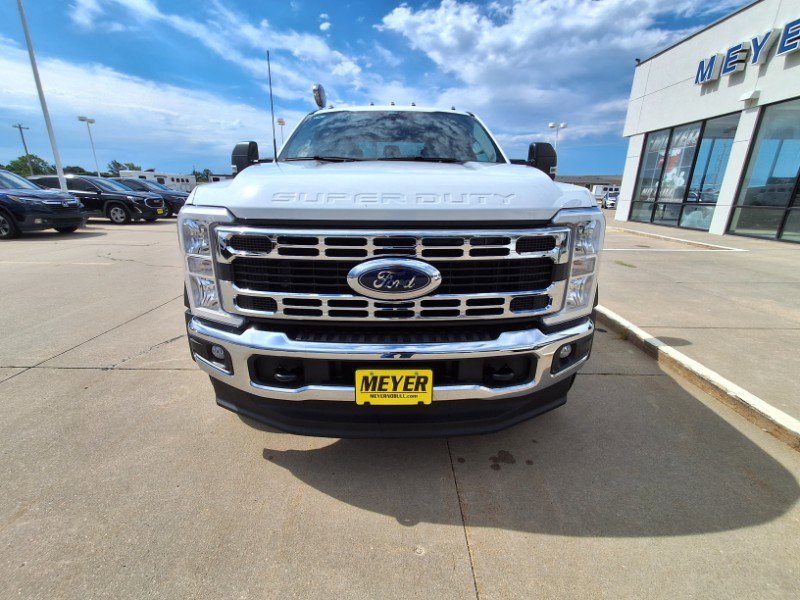 New 2025 Ford F550 4x4 Crew Cab image 3