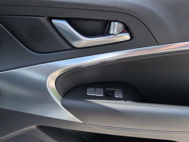 Used 2025 Genesis G70 2.5T RWD image 34