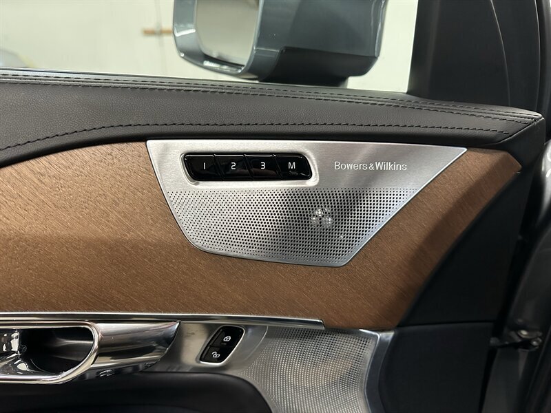 Used 2016 Volvo XC90 T8 Inscription w/ Vision Package image 23