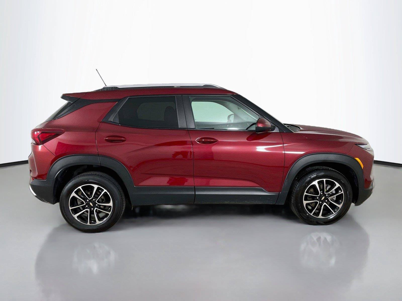 Used 2025 Chevrolet TrailBlazer LT AWD/4WD image 16
