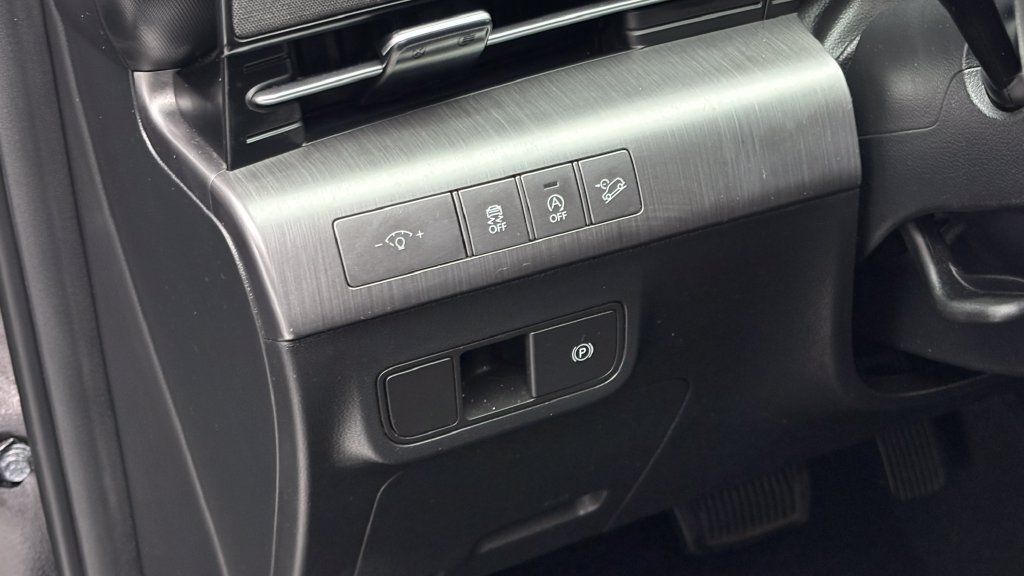 Used 2024 Hyundai Kona SE AWD/4WD image 17