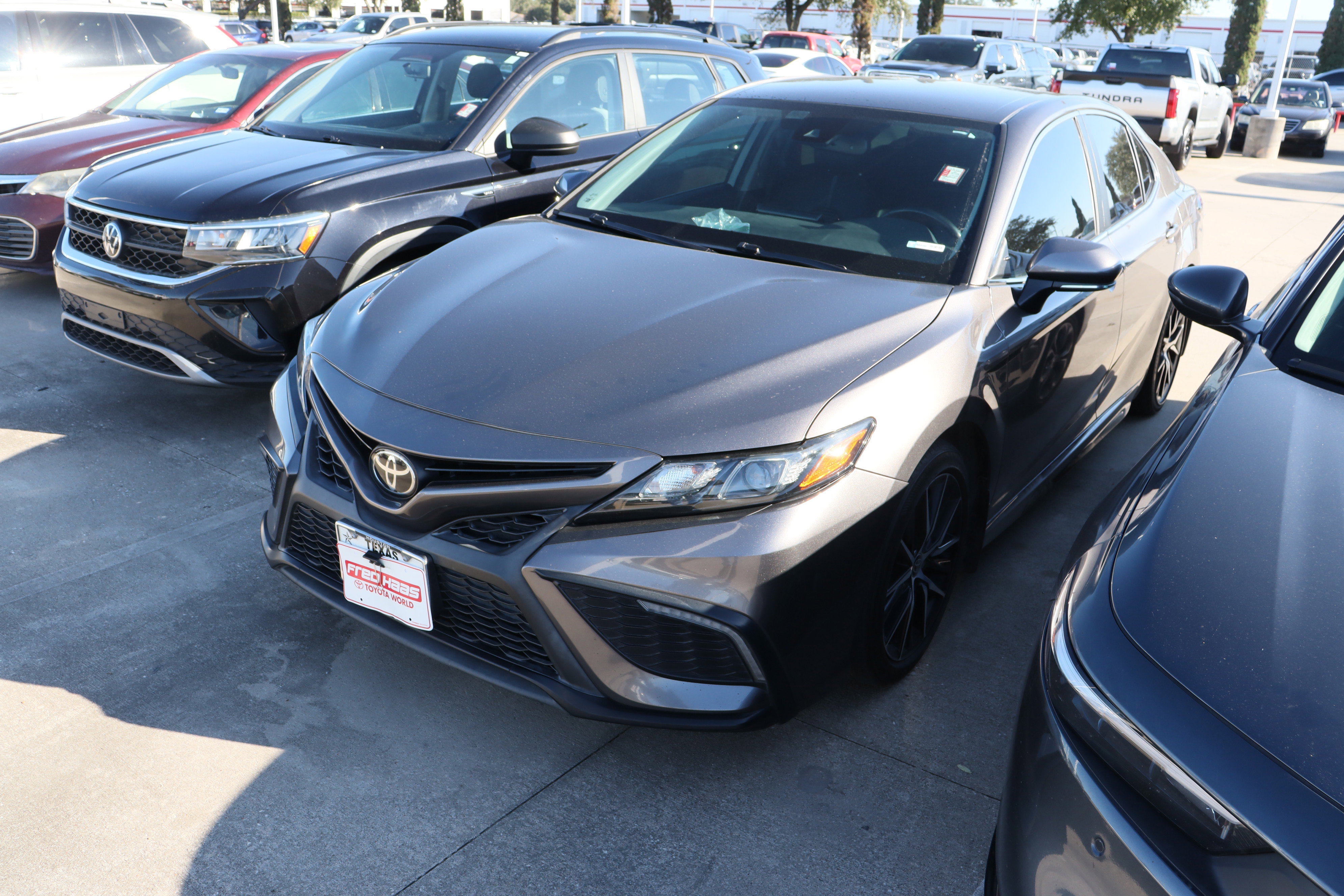 Used 2022 Toyota Camry SE image 6
