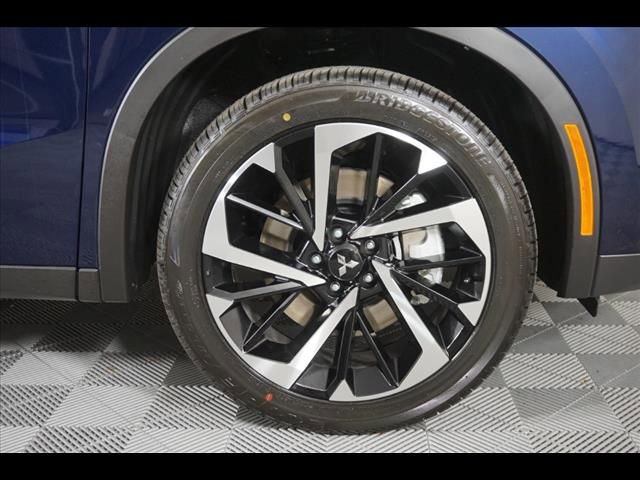 Used 2025 Mitsubishi Outlander SE image 29