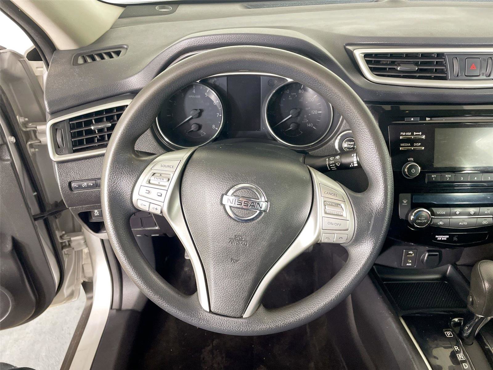 Used 2014 Nissan Rogue SV FWD image 17