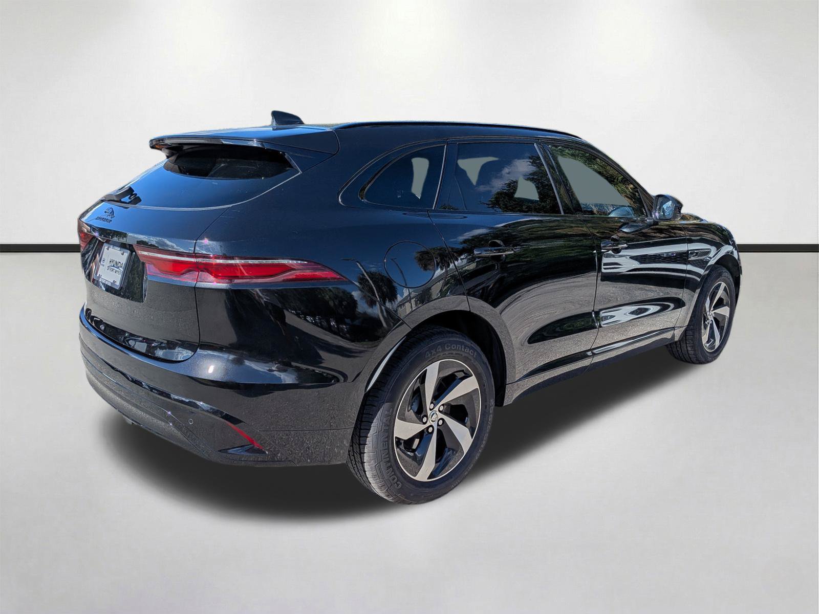 Used 2025 Jaguar F-PACE R-Dynamic S AWD/4WD image 4