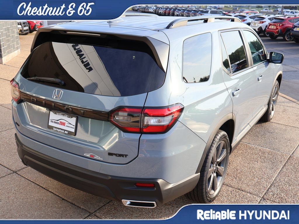 Used 2025 Honda Pilot Sport image 6