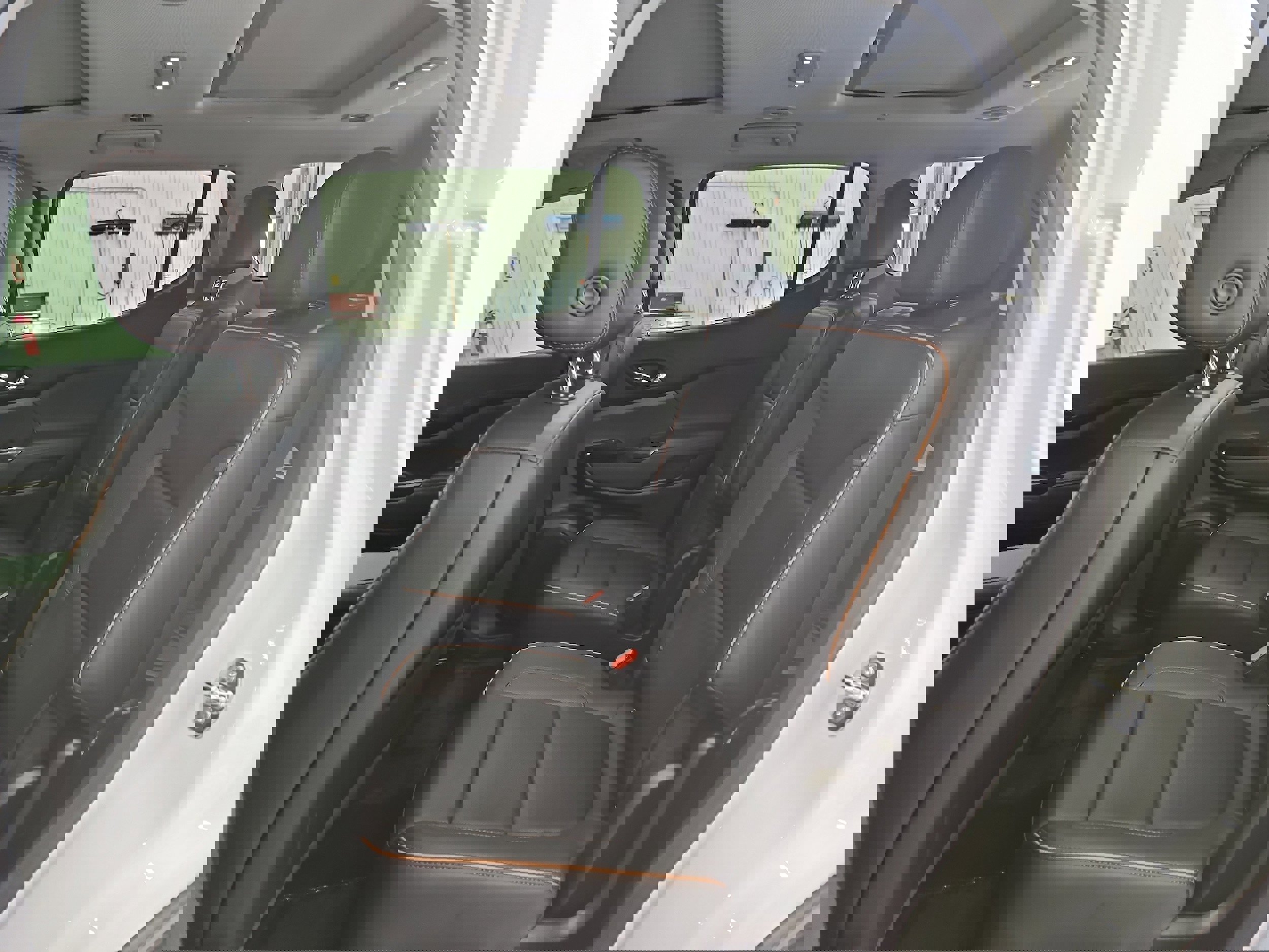 Used 2023 GMC Acadia AT4 w/ Technology Package image 11