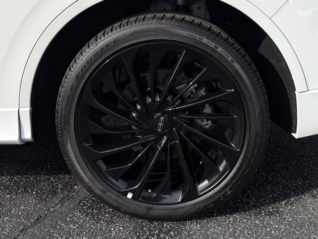 Used 2025 Lincoln Aviator Reserve w/ Equipment Group 201A image 13