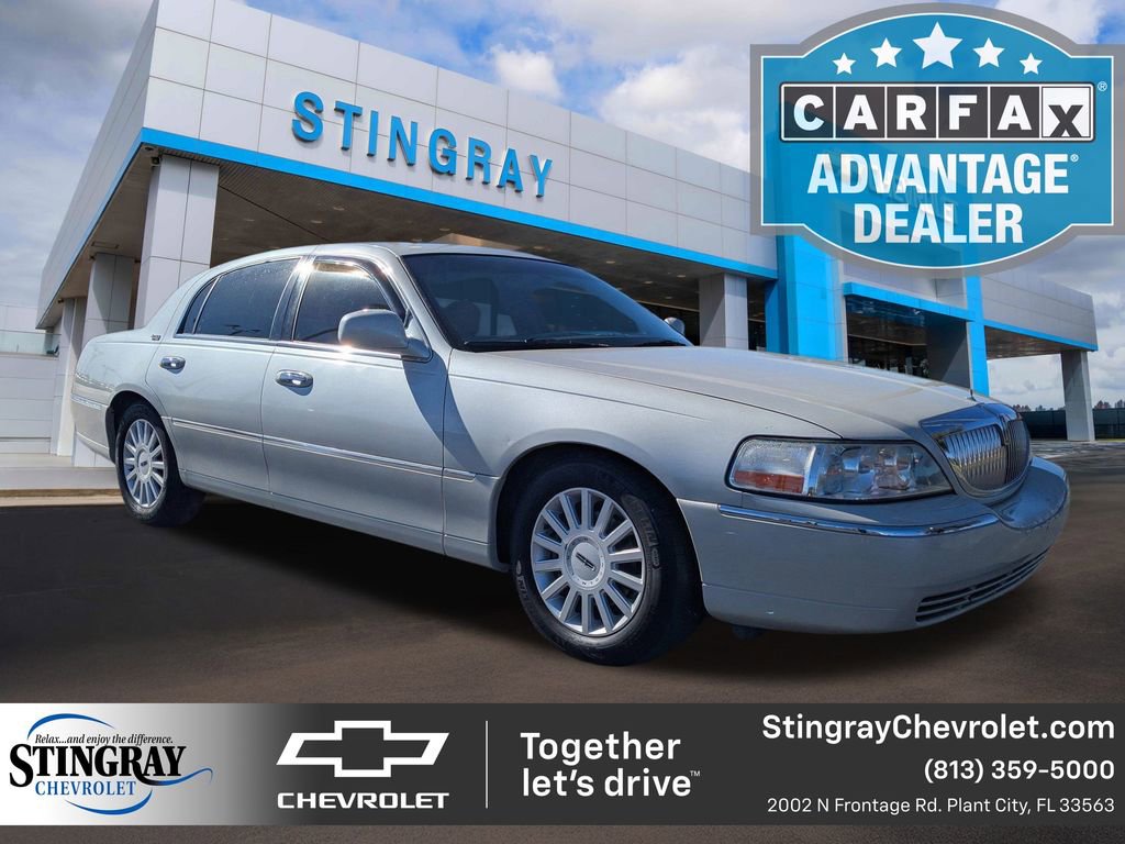 Used 2005 Lincoln Town Car Signature Limited image 1