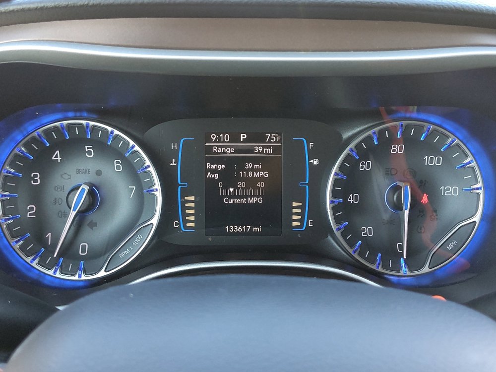 Used 2017 Chrysler Pacifica Touring-L w/ Tire & Wheel Group FWD image 23