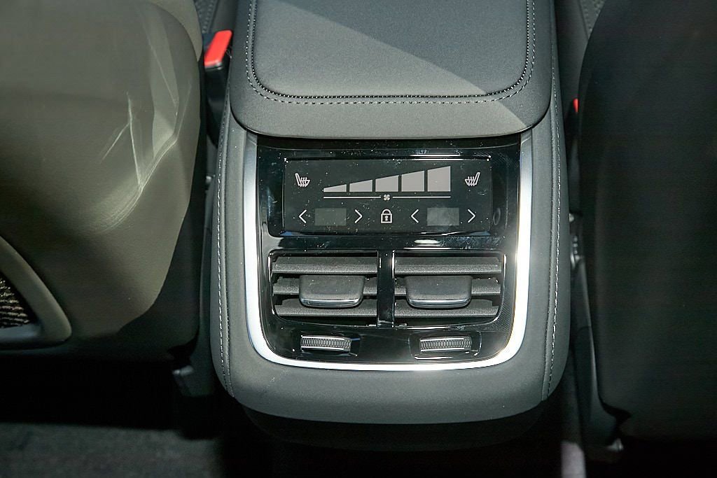 New 2026 Volvo XC90 B6 Plus w/ Protection Package image 23