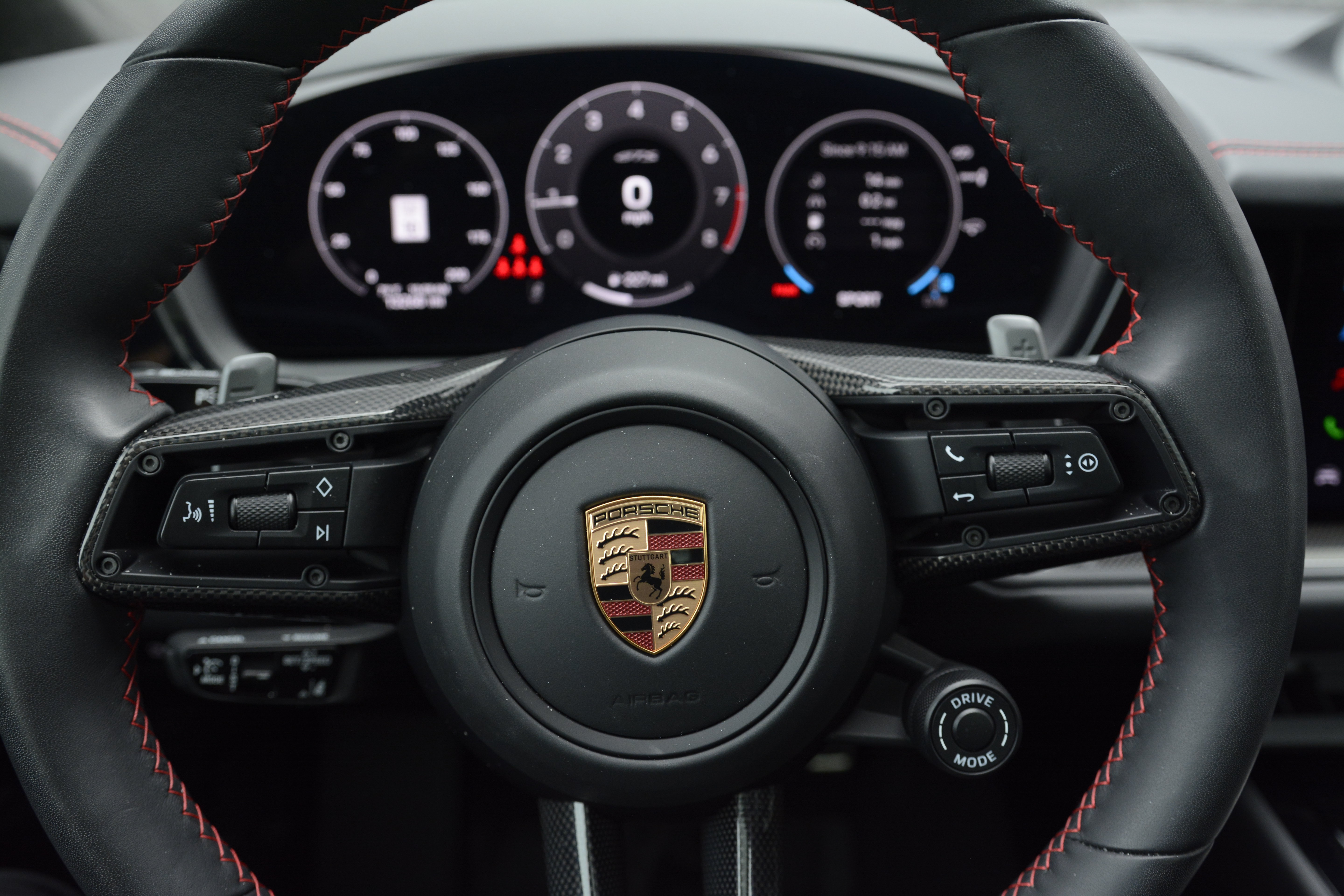 Certified 2025 Porsche Cayenne GTS AWD/4WD image 19