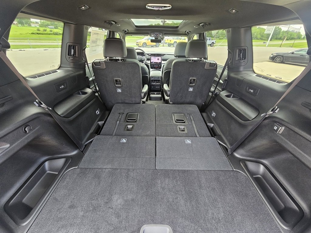 New 2025 Jeep Grand Cherokee L Limited w/ Luxury Tech Group II image 21