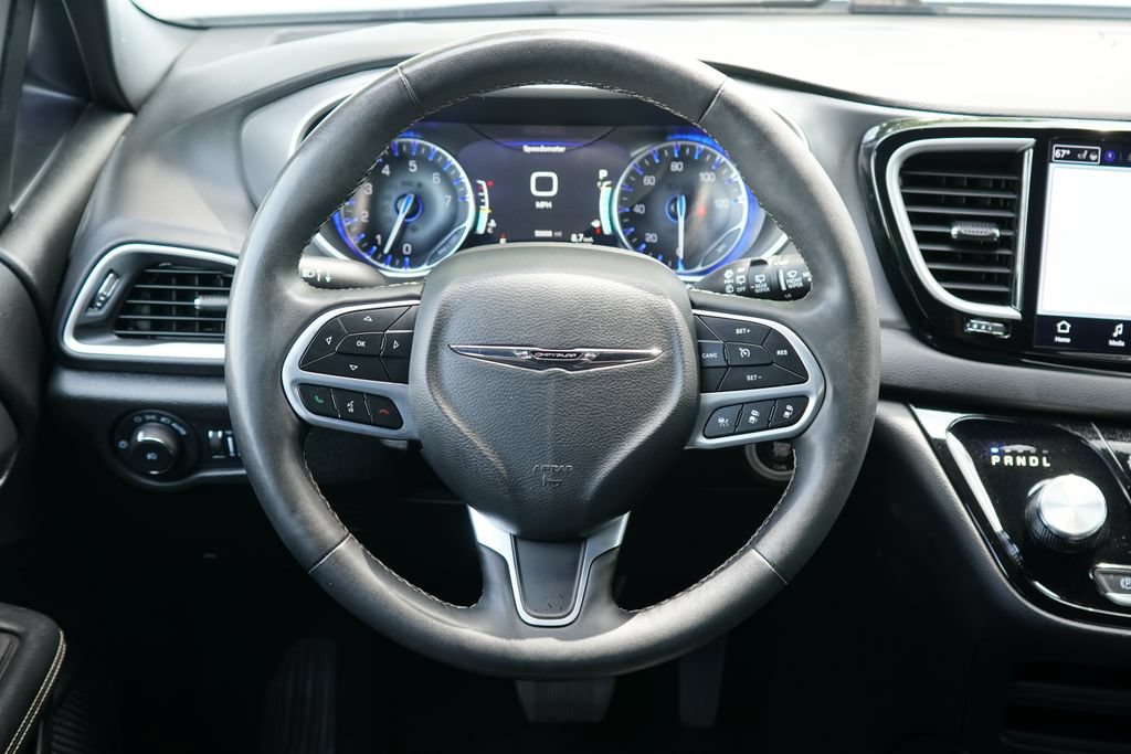 Used 2025 Chrysler Pacifica Select FWD image 15