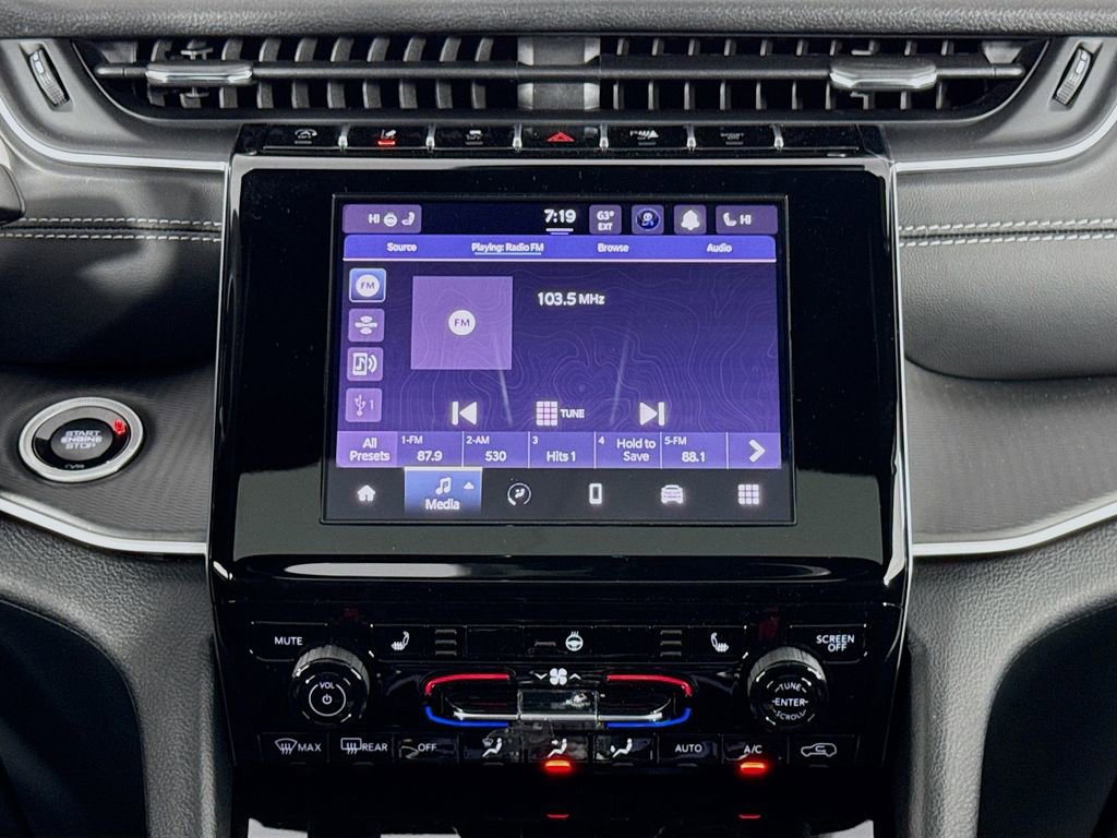 New 2025 Jeep Grand Cherokee Altitude image 25