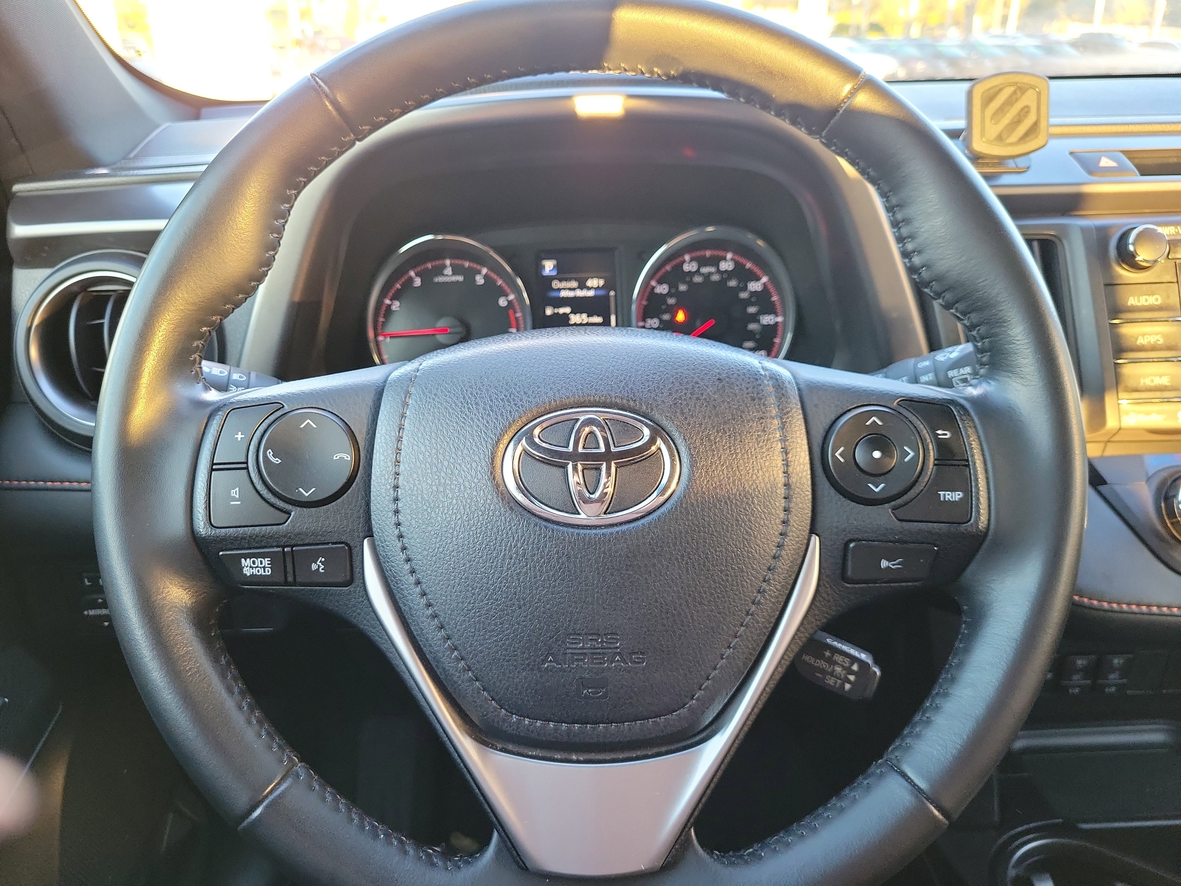 Used 2018 Toyota RAV4 SE image 15
