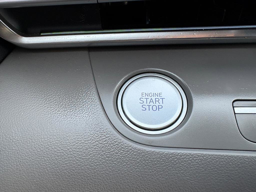 Certified 2024 Hyundai Elantra SEL image 12