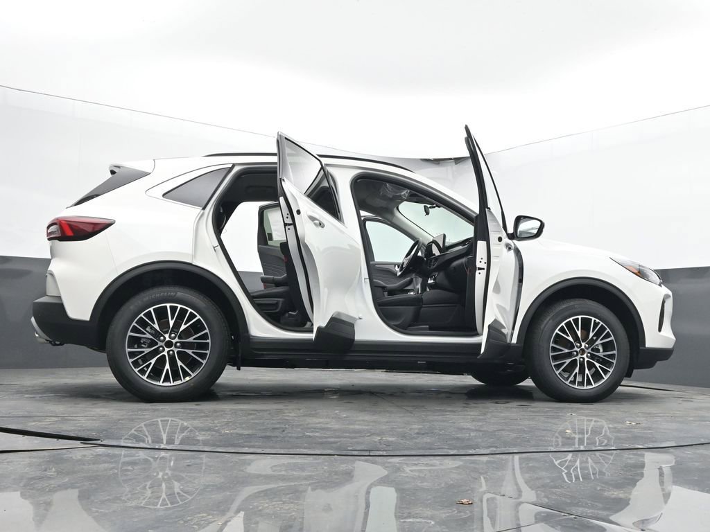 New 2026 Ford Escape SE w/ Class II Trailer Tow Package image 75