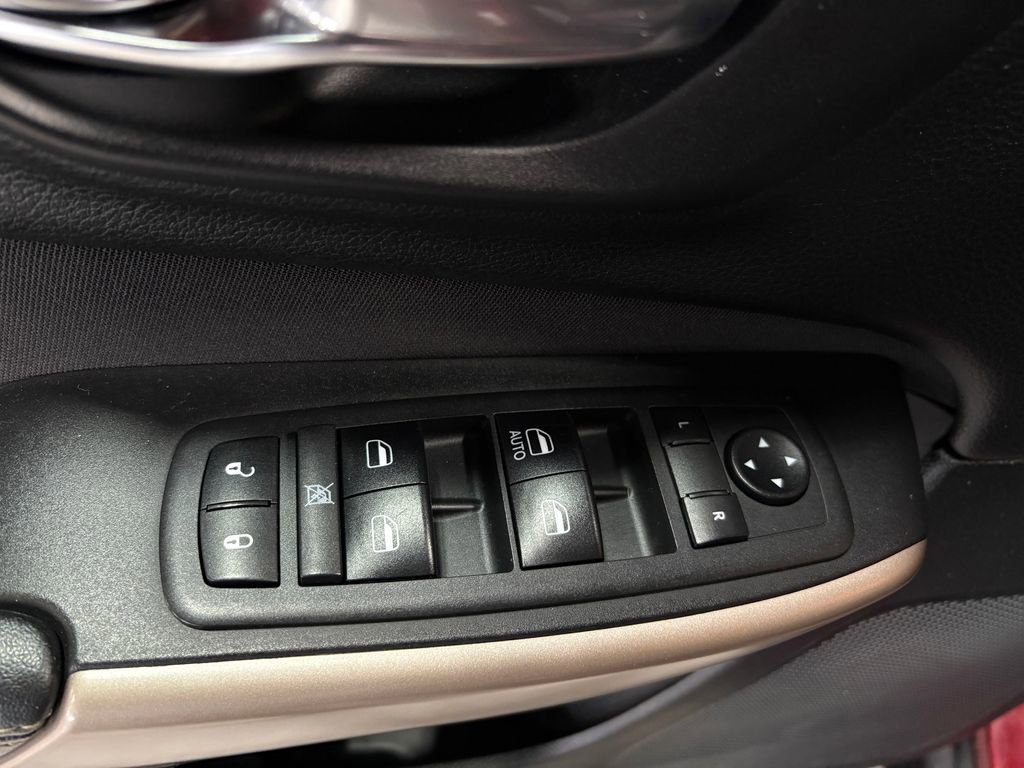 Used 2018 Jeep Cherokee Latitude FWD image 18