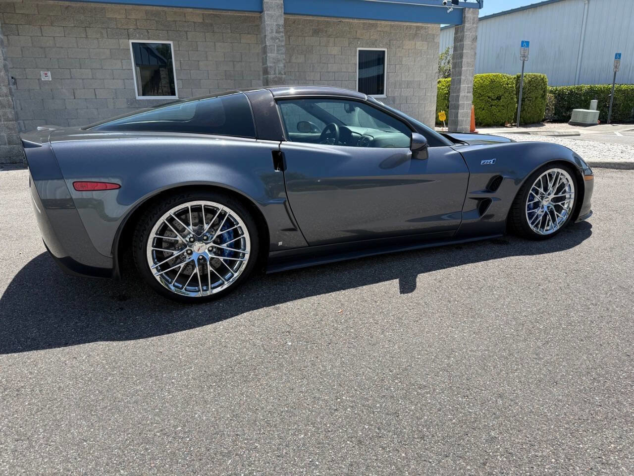 Used 2009 Chevrolet Corvette ZR1 w/ Preferred Equipment Group RWD image 9