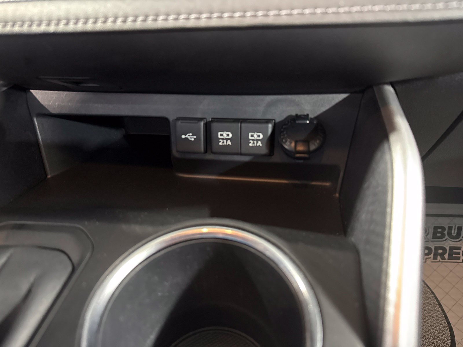 Used 2020 Toyota Highlander XLE AWD/4WD image 40