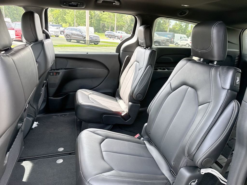 New 2026 Chrysler Pacifica Select FWD image 23