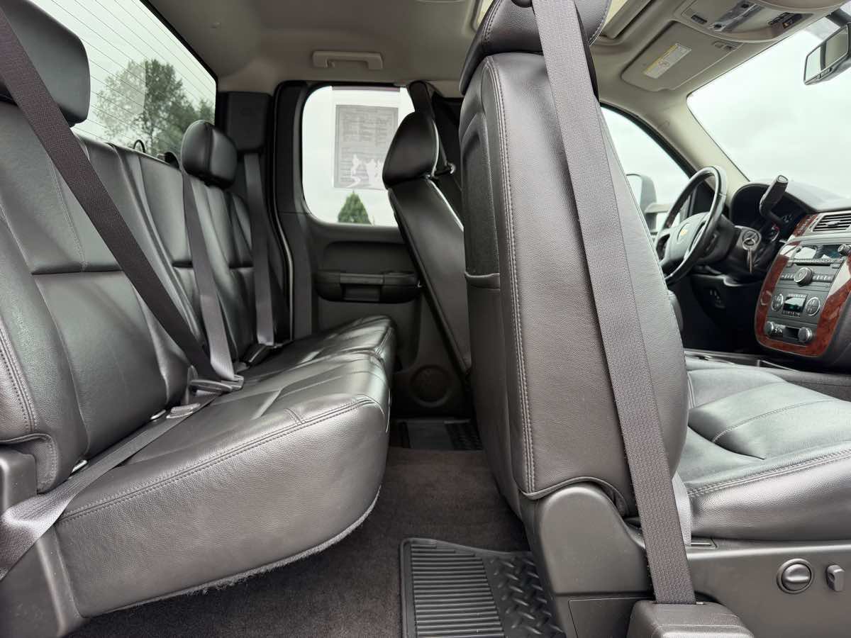 Used 2009 Chevrolet Silverado 3500 W/T AWD/4WD image 12