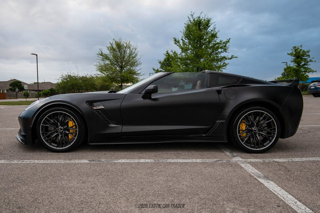 Used 2016 Chevrolet Corvette Z06 w/ 3LZ Preferred Equipment Group RWD image 3