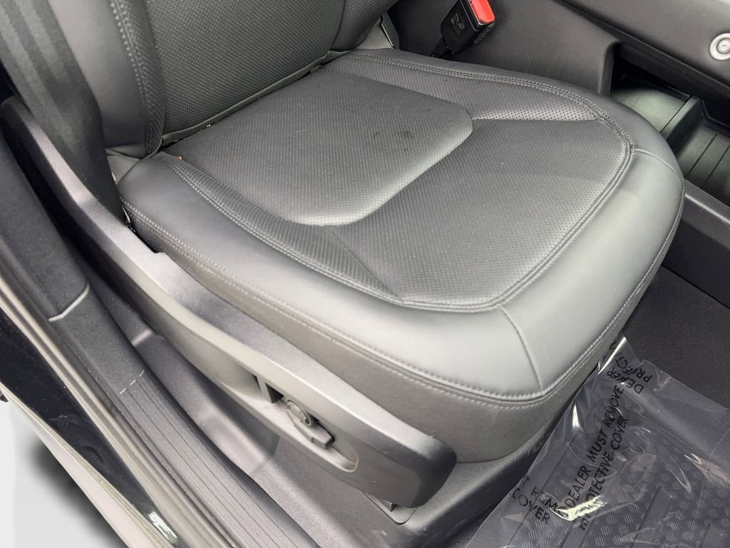 Used 2025 Land Rover Defender 110 S image 44