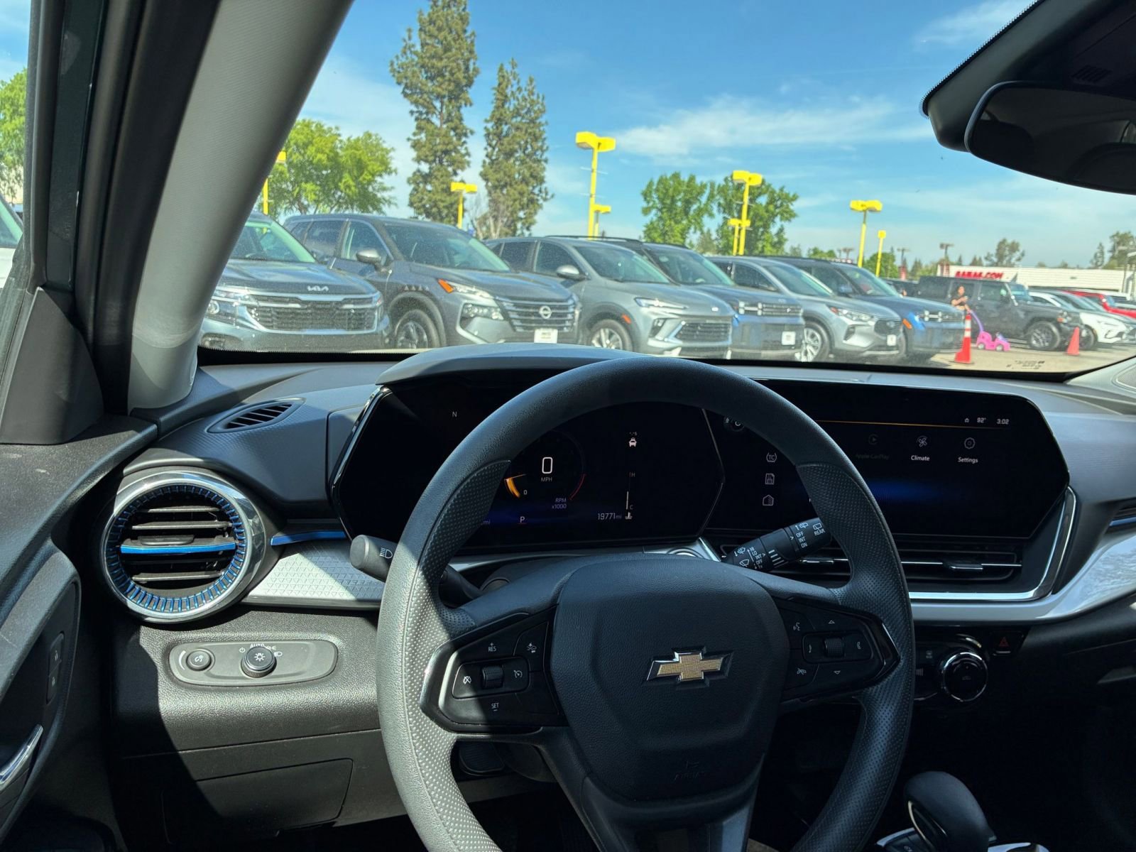 Used 2025 Chevrolet Trax LT image 33