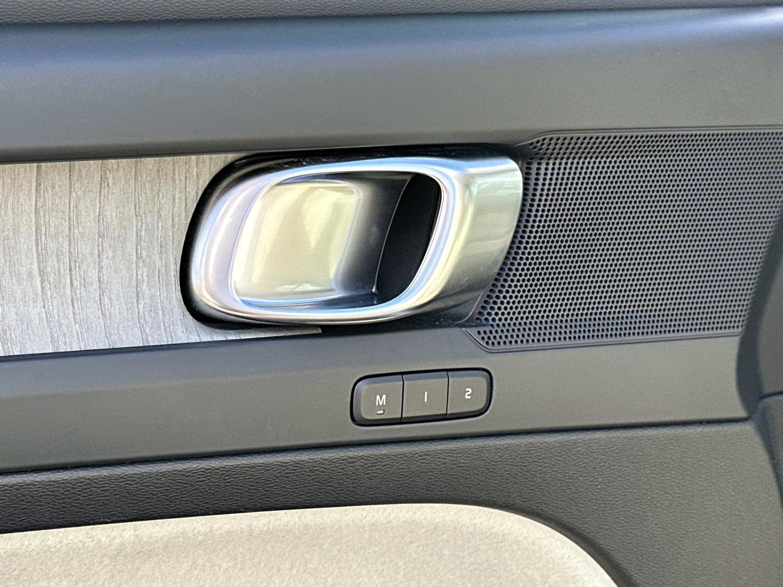 Certified 2023 Volvo XC40 B5 Plus image 18