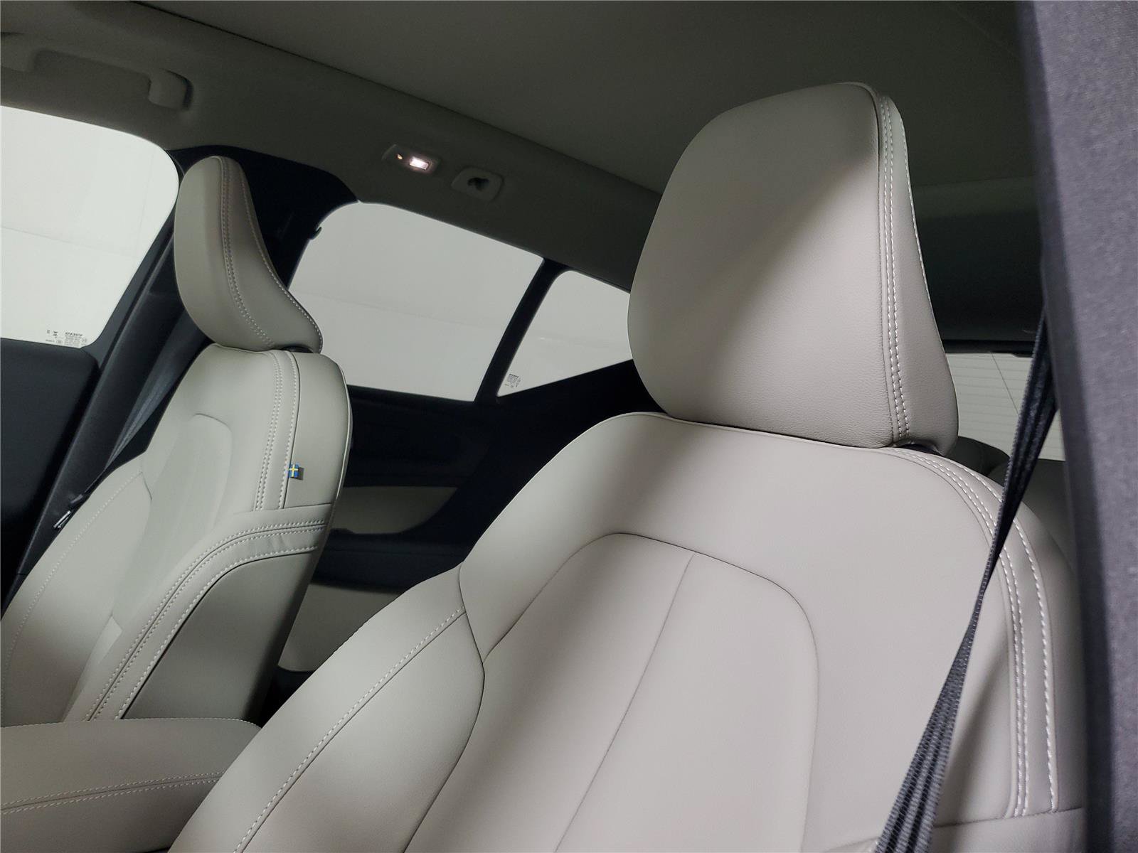 New 2026 Volvo XC40 B5 Plus w/ Protection Package Premier AWD/4WD image 23