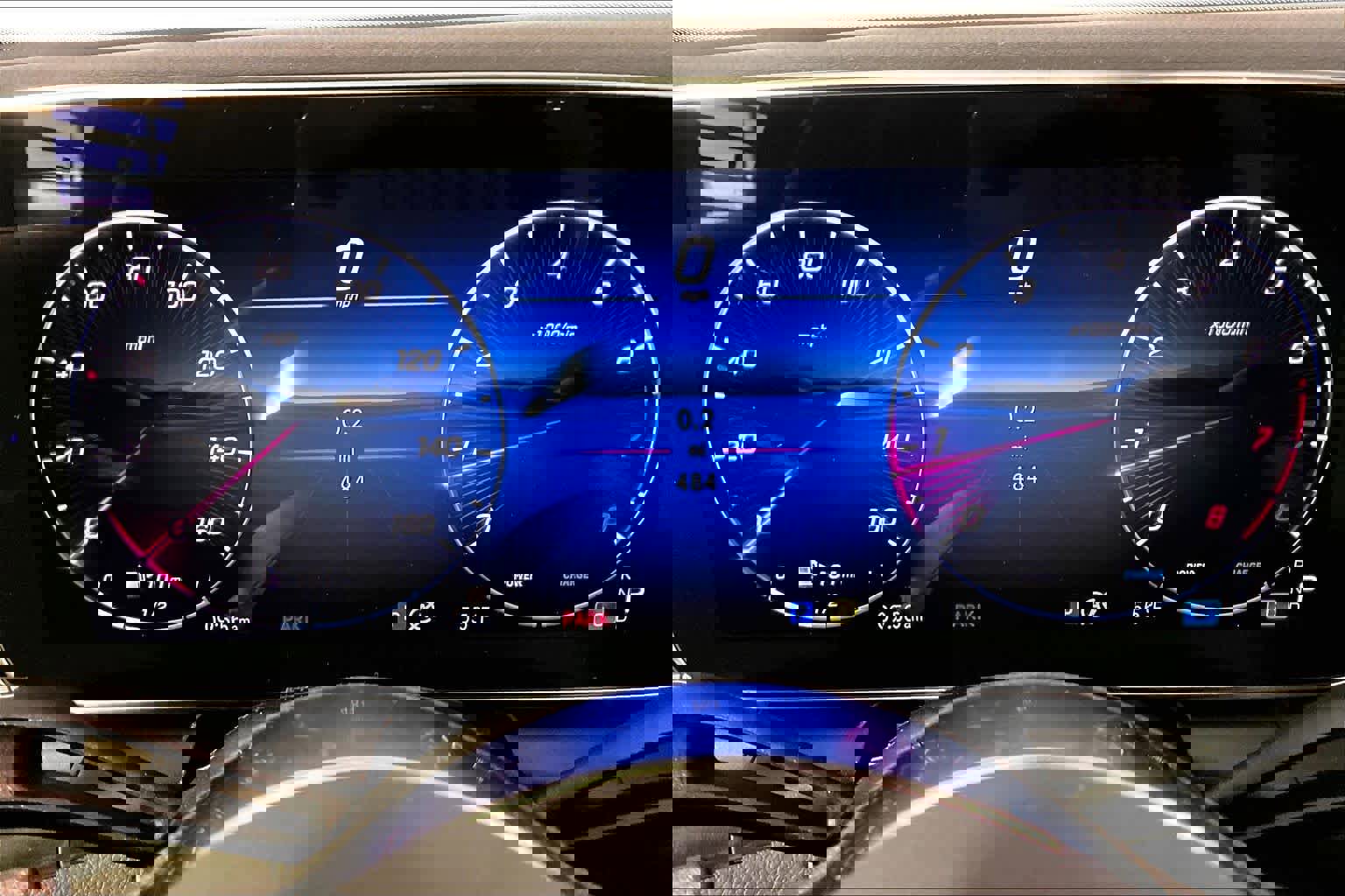 Used 2025 Mercedes-Benz GLC 300 4MATIC image 27