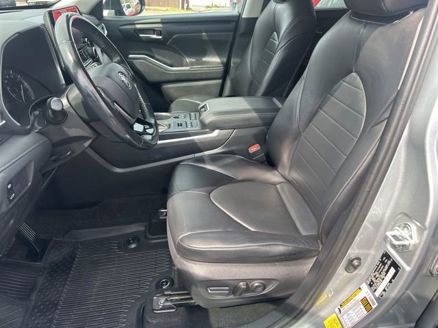 Used 2021 Toyota Highlander XLE image 11