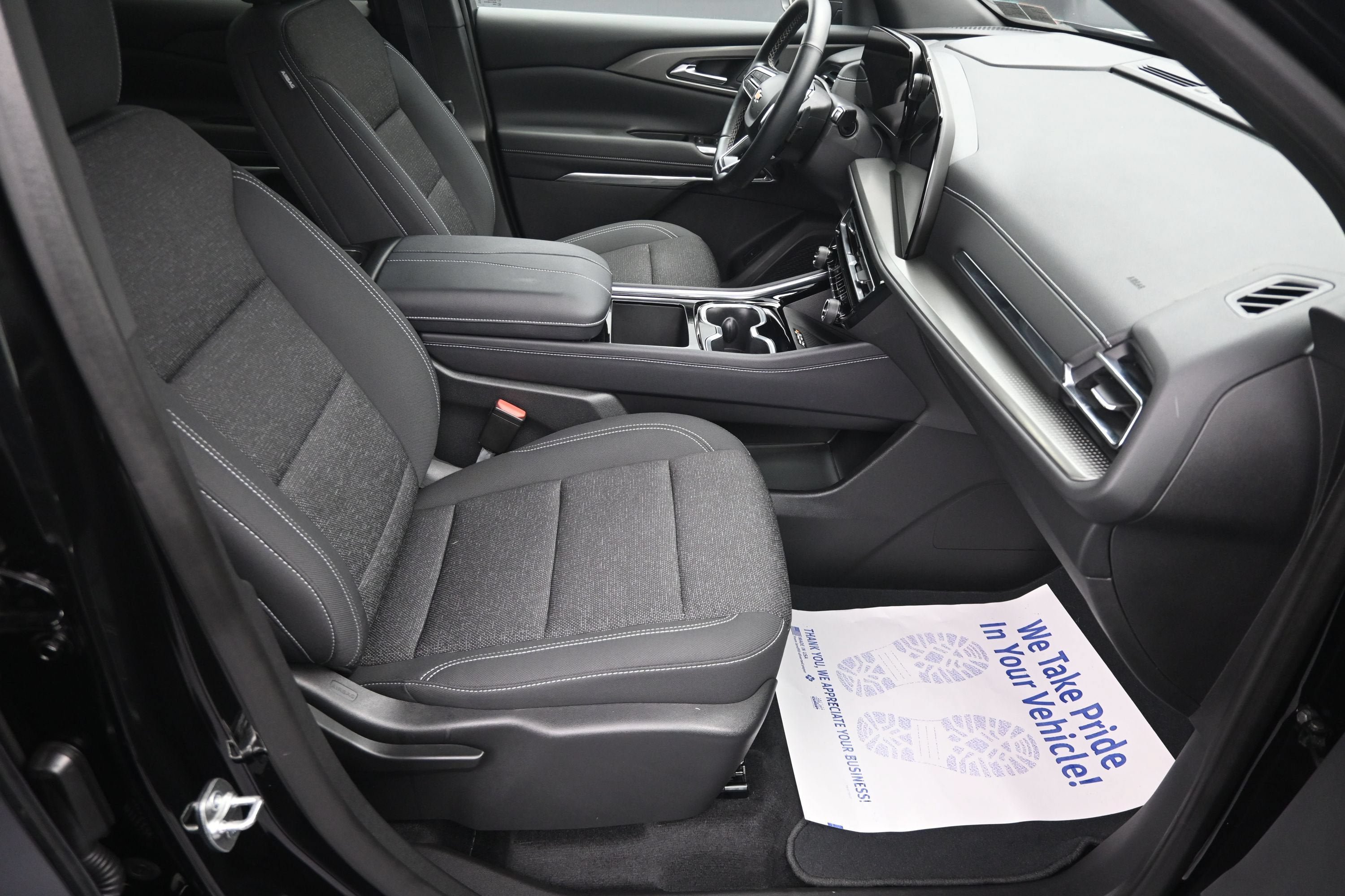 Certified 2025 Chevrolet Traverse LT FWD image 35