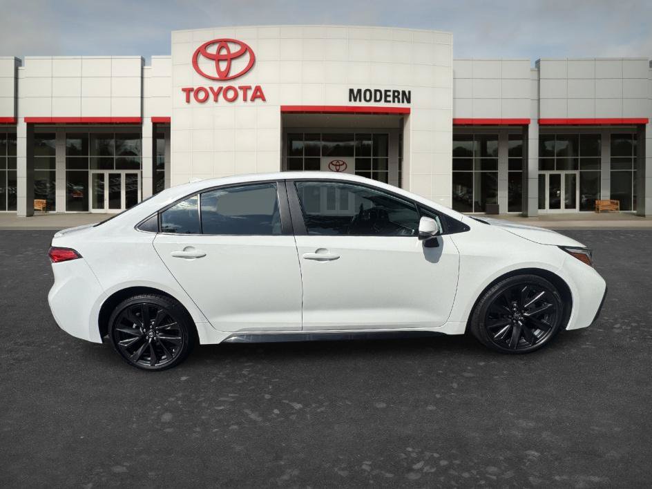 Certified 2025 Toyota Corolla SE FWD image 3