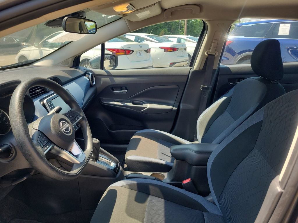 Used 2025 Nissan Versa SV FWD image 15
