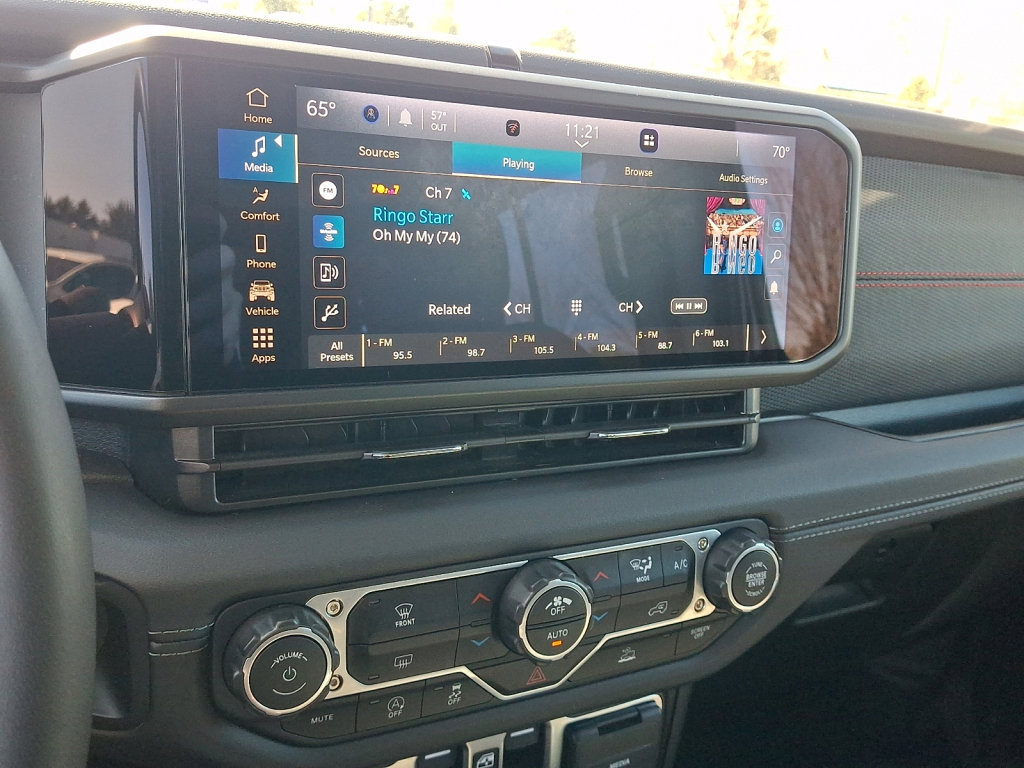 Certified 2025 Jeep Wrangler Unlimited Rubicon image 28