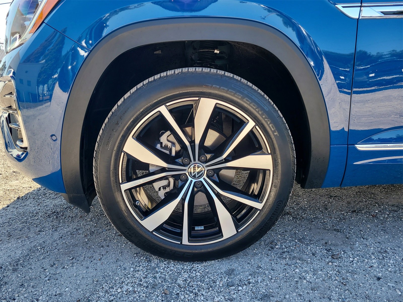 Used 2025 Volkswagen Atlas Cross Sport SEL Premium R-Line image 10