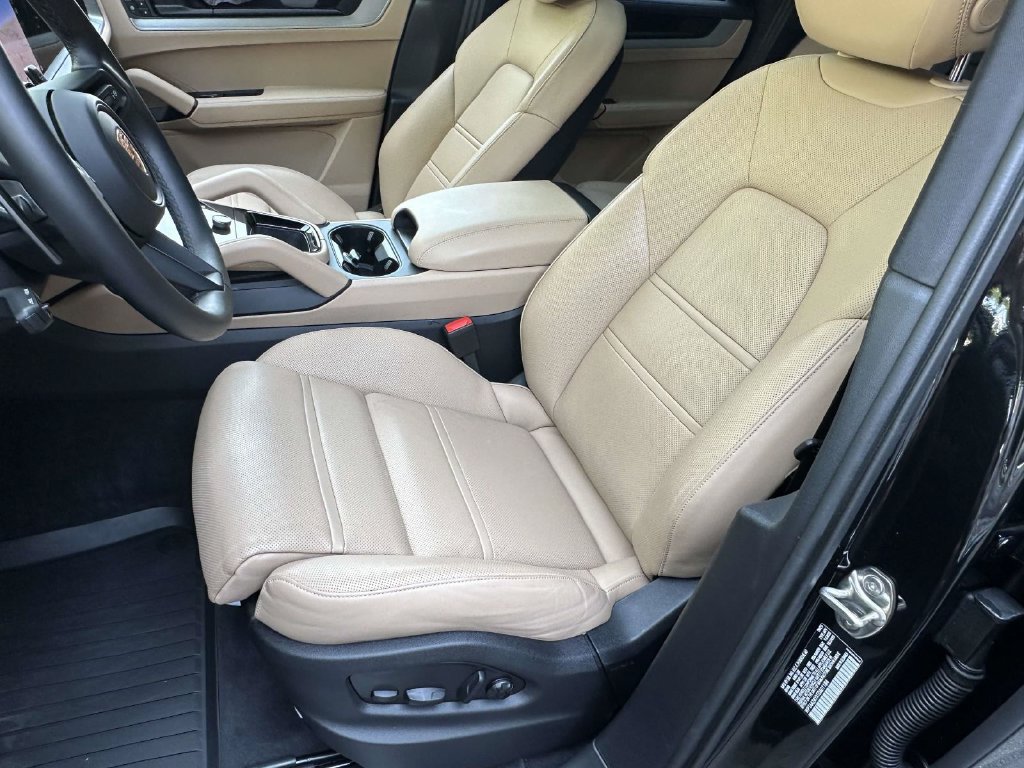 Certified 2026 Porsche Cayenne AWD/4WD image 12