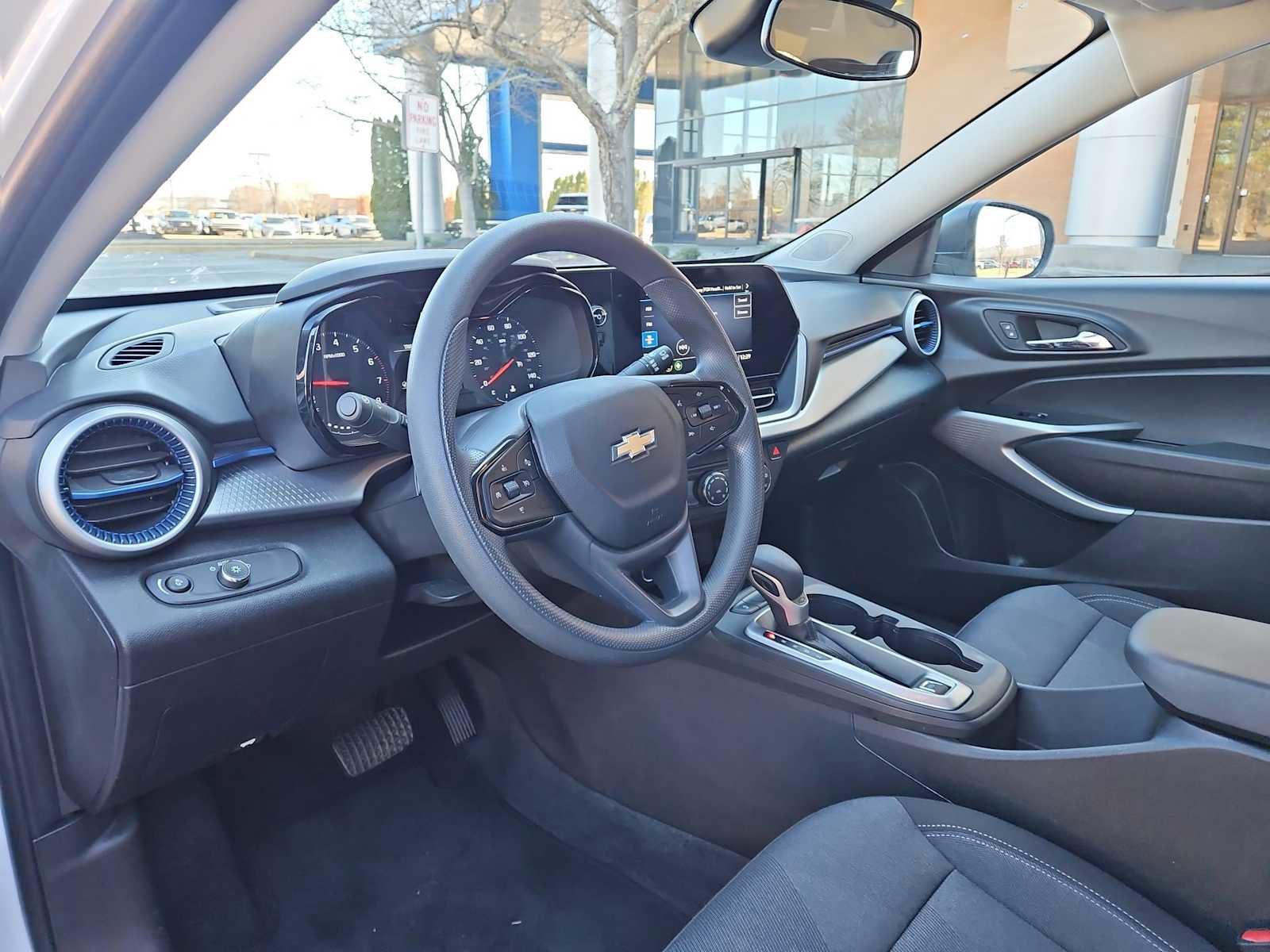 Certified 2025 Chevrolet Trax LS image 10